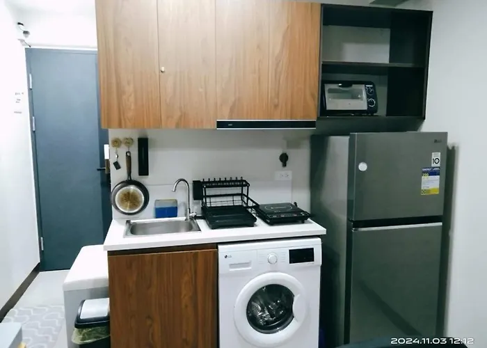 Alex's Staycation Hostel