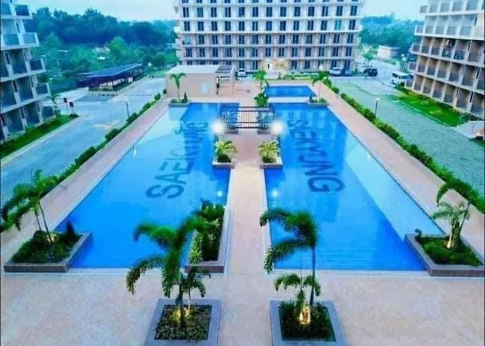 Alex's Staycation Hostel *